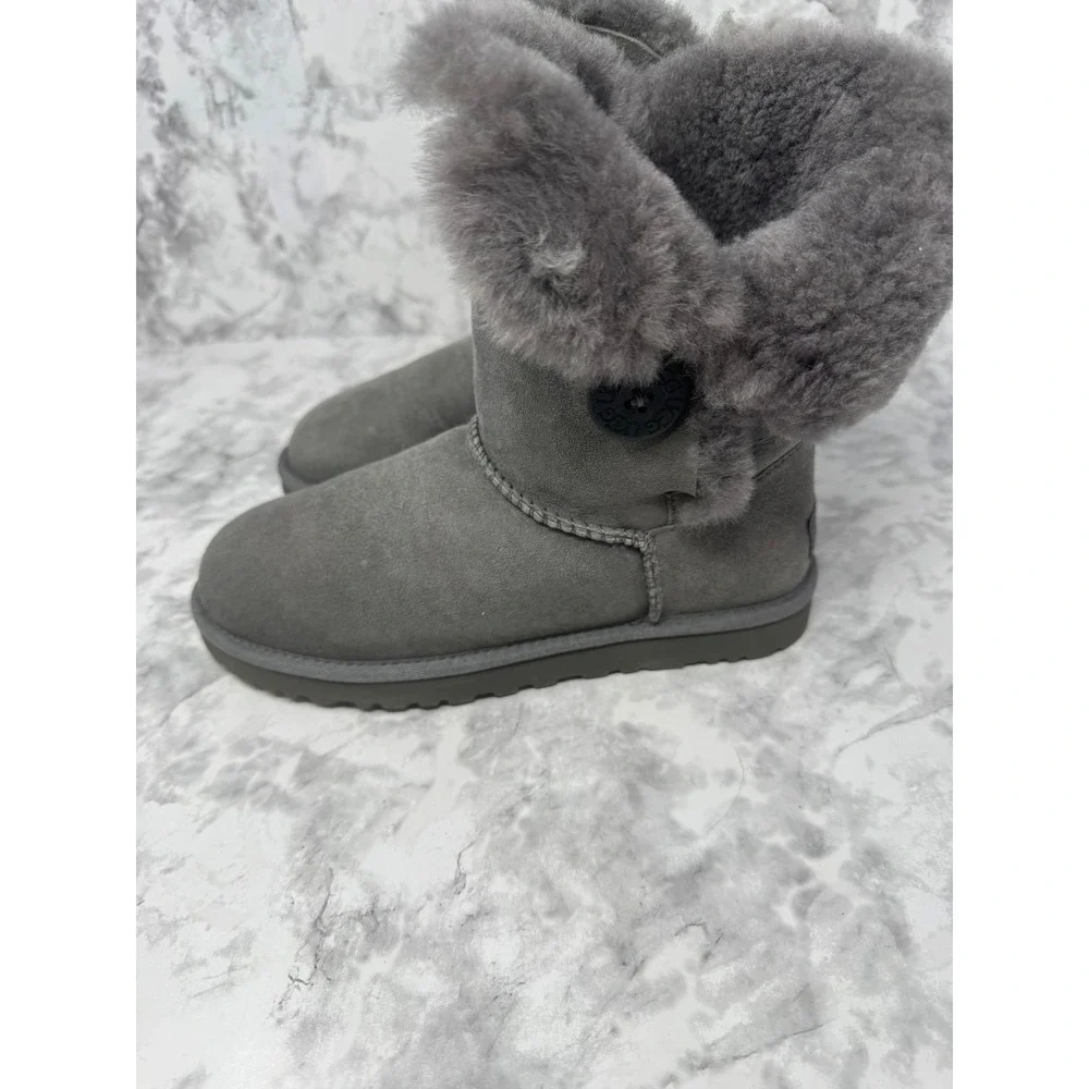 UGG Australia Bailey Button Grey Suede Shearling Boots 5803 Womens 6